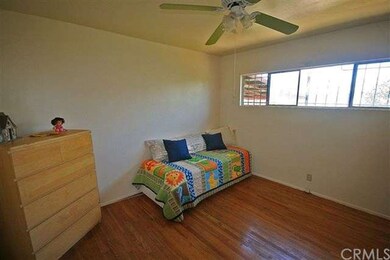 Bright Bedroom w/Walk-in Closet
