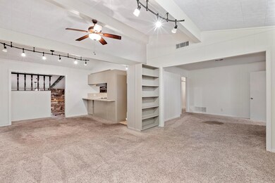 122 Ridgewood Dr, Fredericksburg, TX 78624 - photo 2