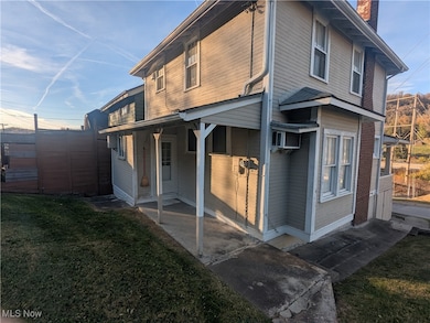 629 1/2 Howard St, Bridgeport, OH 43912 - photo 4