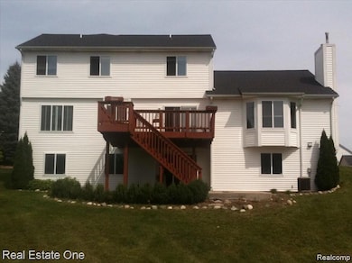 SPACIOUS DECK/BACKYARD
