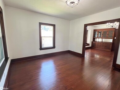 501 E 4th St S, Newton, IA 50208 - photo 3