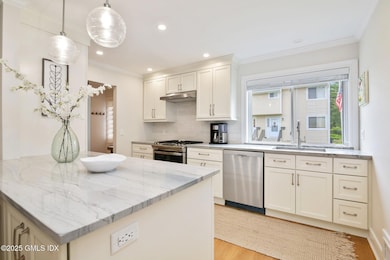 9-web-or-mls-75-cos-cob-ave-apt-9