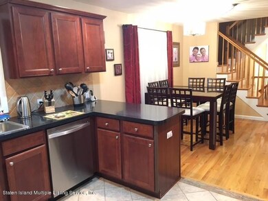 121 Hurlbert St, Staten Island, NY 10305 - photo 3