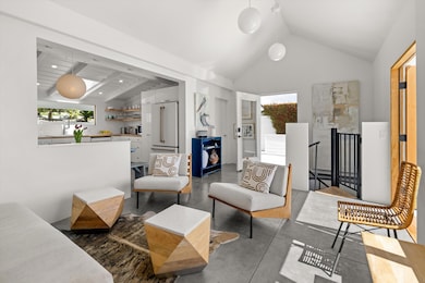 08 - Bright Livingroom