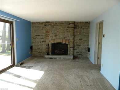 Expansive Living Room w/WBFP w/gas start & logs*Sl
