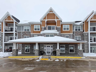 2592 Middle Rd, Bettendorf, IA 52722 - photo 2