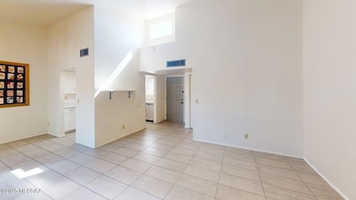 3402-n-richland-dr-living-room2