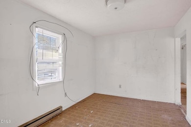 426 Thomas St, Henderson, NC 27536 - photo 6