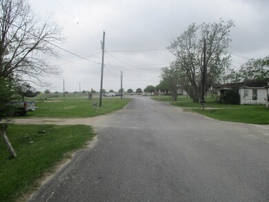 3303 Nolan Ave, Bay City, TX 77414 - photo 2