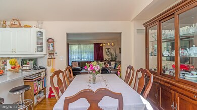 2848 Shanandale Dr, Silver Spring, MD 20904 - photo 7