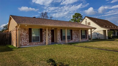 10411 Sagebriar Dr, Houston, TX 77089 - photo 2