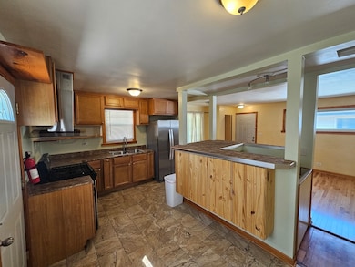 623 Yeoman St, Waukegan, IL 60085 - photo 3