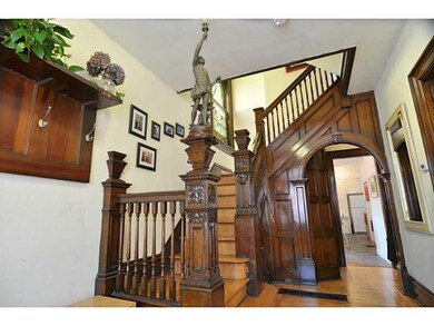 Entry/Foyer.