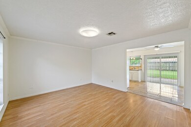 16703 David Glen Dr, Friendswood, TX 77546 - photo 2