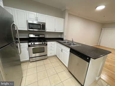 12957 Centre Park Cir unit 212, Herndon, VA 20171 - photo 4