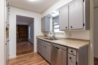 107 Mcmahon St, Bonham, TX 75418 - photo 5