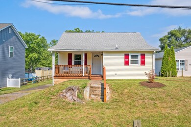 1443 N Delphine Ave, Waynesboro, VA 22980 - photo 2
