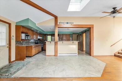 16 Hillview Ave, Rensselaer, NY 12144 - photo 7