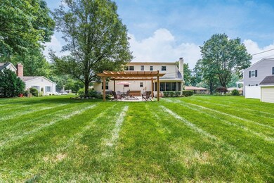 044_37a3_W Circle Dr East-081