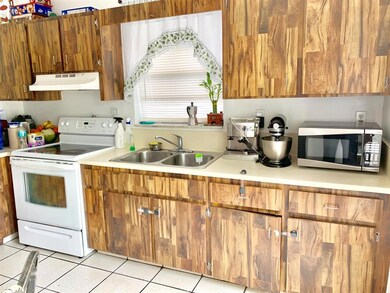 521 unit Kitchen2