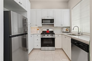 Quartz Counter Top and Brand New Appliances
