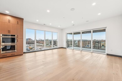 6-web-or-mls-Dickenson St 401-006