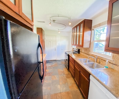 1847 Hewitt Dr, Houston, TX 77018 - photo 6