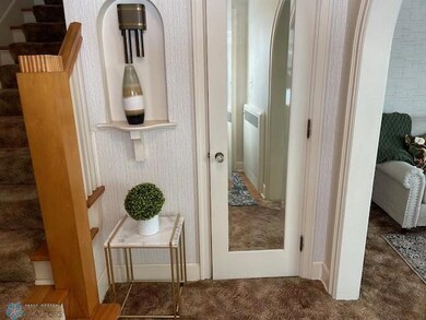 Entry and 1/2 bath