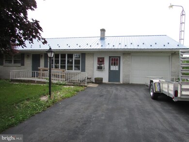 642 Hamilton Ave, Chambersburg, PA 17202 - photo 3