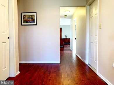 107 Deep Hollow Cir, Columbus, NJ 08022 - photo 3