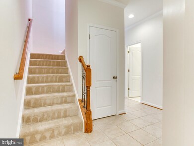 25111 Sweet Myrtle Square, Aldie, VA 20105 - photo 3