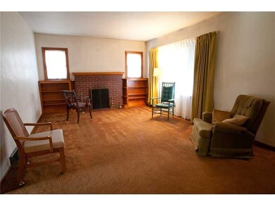 Living Room. Large Living Room with beautiful bric