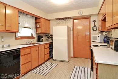 16167 Prusa Ct, Union Pier, MI 49129 - photo 2