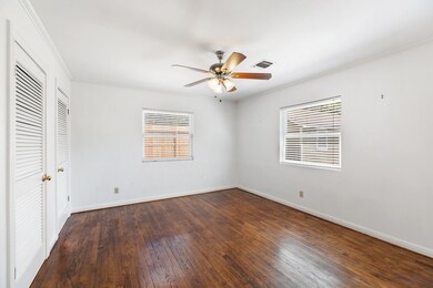 7815 Bellewood Dr, Houston, TX 77055 - photo 7