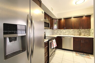 8101 Byron Ave unit 402, Miami Beach, FL 33141 - photo 3