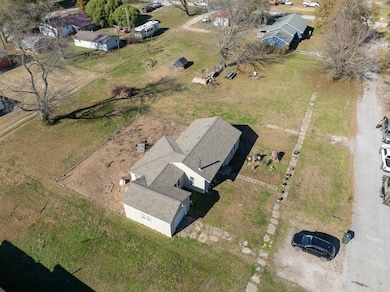 157 S Springfield St, Welch, OK 74369 - photo 6