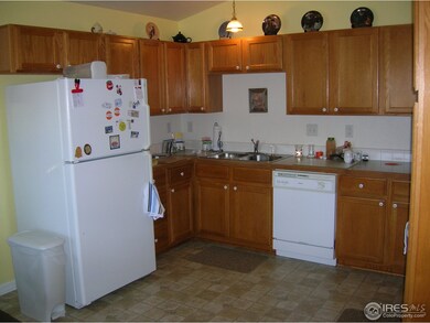 Kitchen-fridge stays