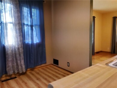 202 N 16th Ave W, Newton, IA 50208 - photo 4