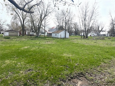 217 N Vine St, Stewardson, IL 62463 - photo 2