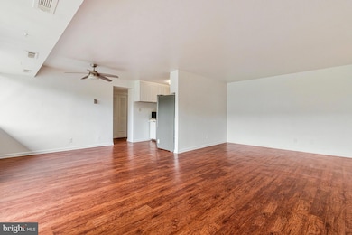 The Seasons unit 203, Alexandria, VA 22312 - photo 2