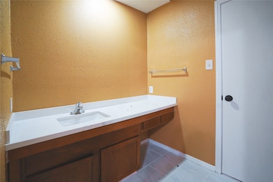 8055 Cambridge St unit 17, Houston, TX 77054 - photo 6