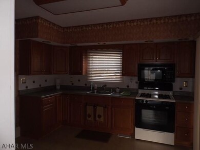 Kitchen oak cabinets