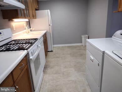 11809 Breton Ct unit 11B, Reston, VA 20191 - photo 3