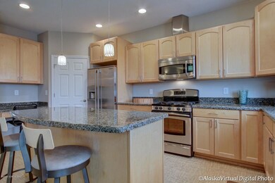 Kitchen Photo 2