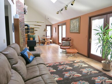 138 Lily Pond Cir, Richmond, VT 05477 - photo 2