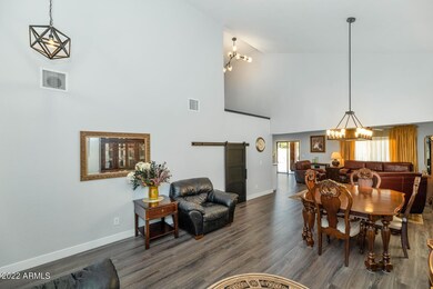 9850 W Lone Cactus Dr-large-004-018-9850