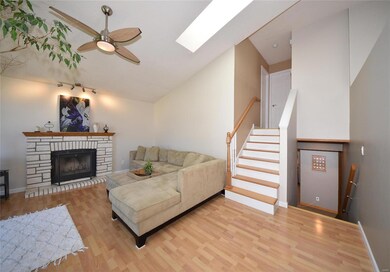 WELCOME HOME TO 305 CYPRESS POINT CT! Bright and s