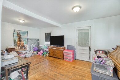 37 Douglas St, Uxbridge, MA 01569 - photo 3