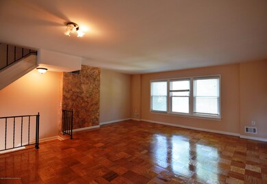 (5) Living Room