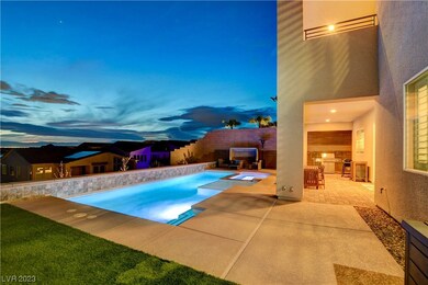 Tranquil Yard with views for Miles!